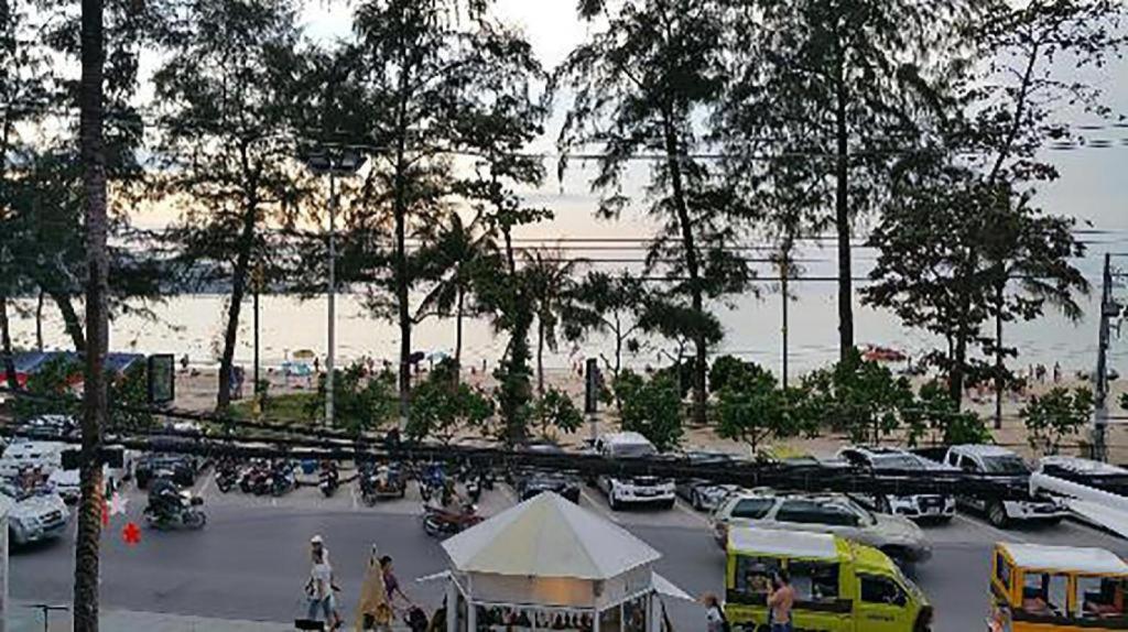 Long Beach Hotel Patong Exterior foto
