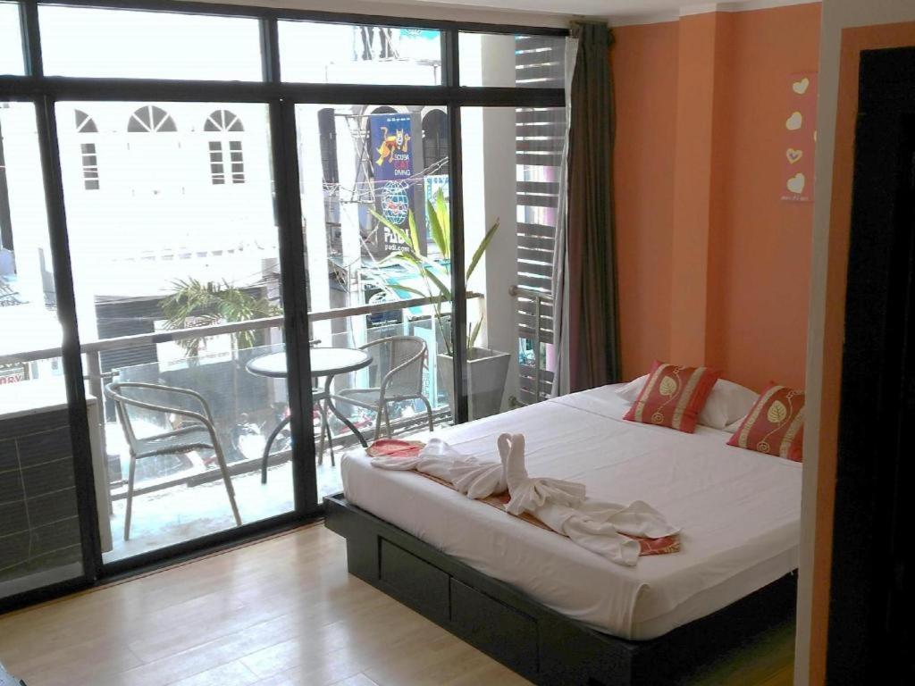 Long Beach Hotel Patong Exterior foto