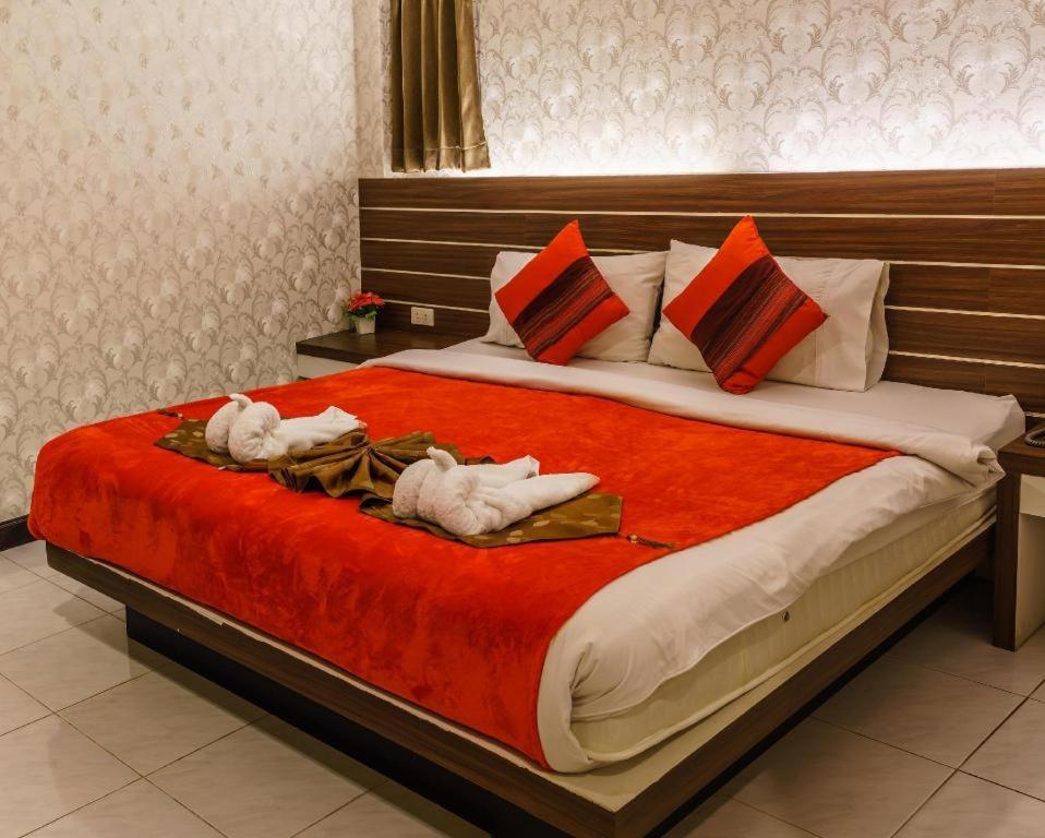 Long Beach Hotel Patong Exterior foto