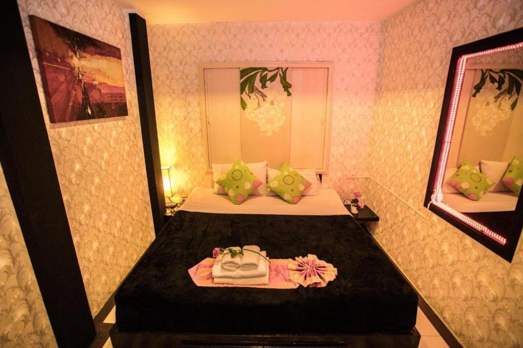 Long Beach Hotel Patong Exterior foto